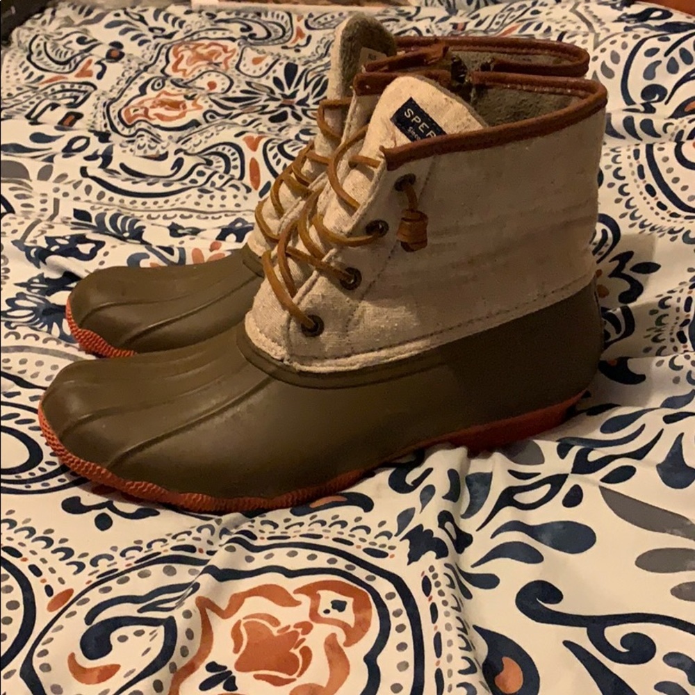 Size 9 Sperry Duck Boots